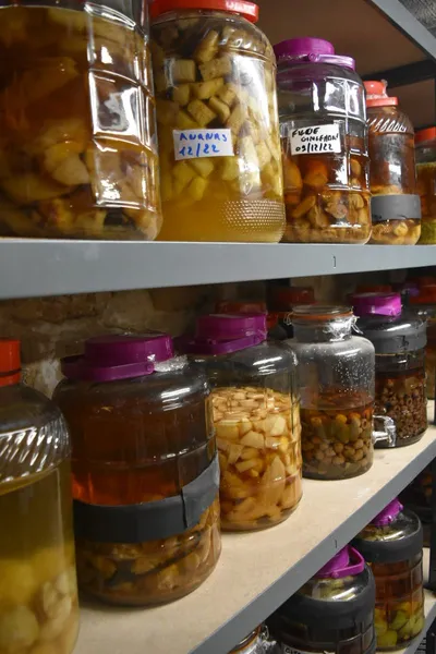 Jars de macération rhum arrangé en gros plan